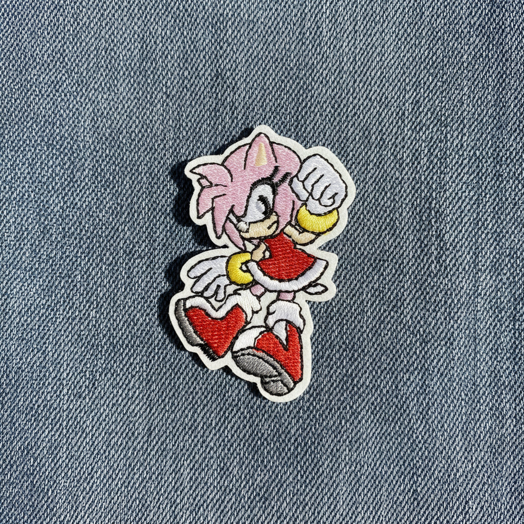 Brodert strykemerke av karakteren Amy Rose fra Sonic the Hedgehog