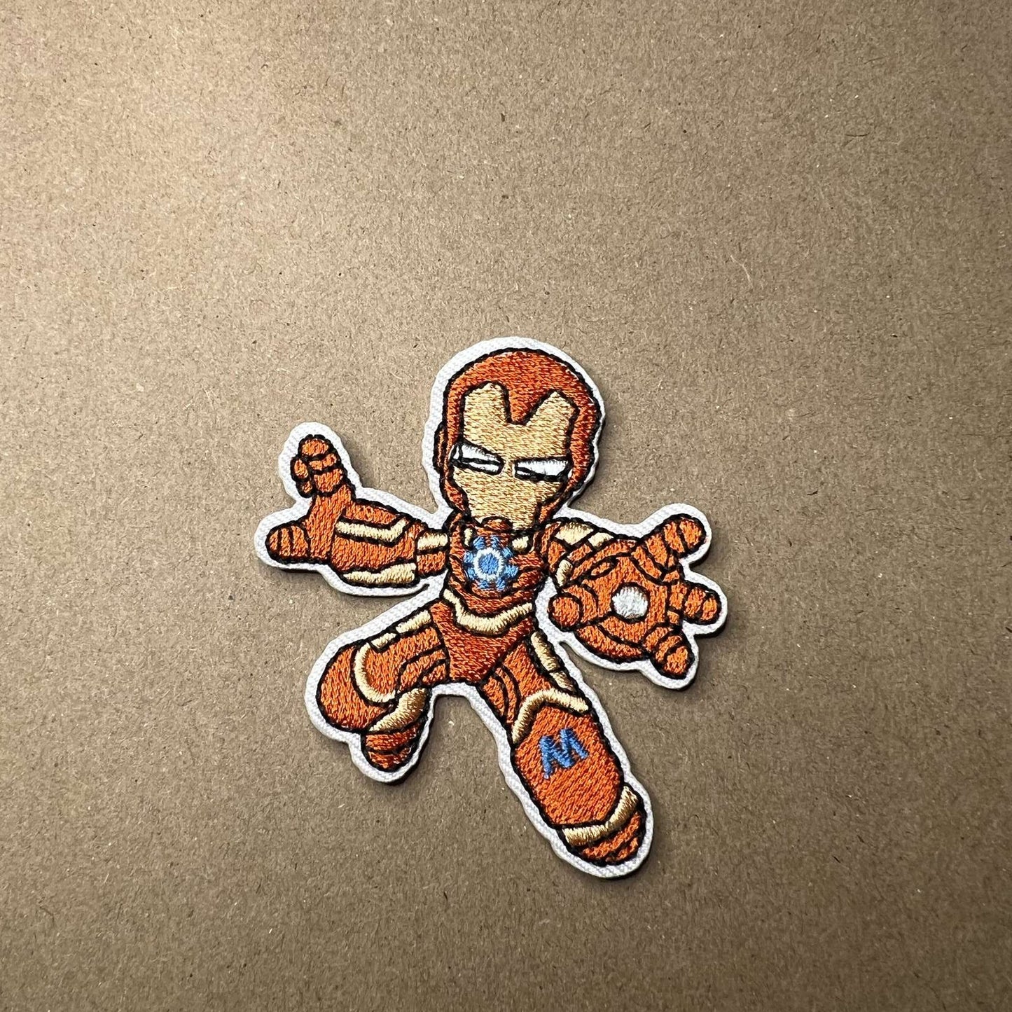 Brodert strykemerke av superhelten Iron Man