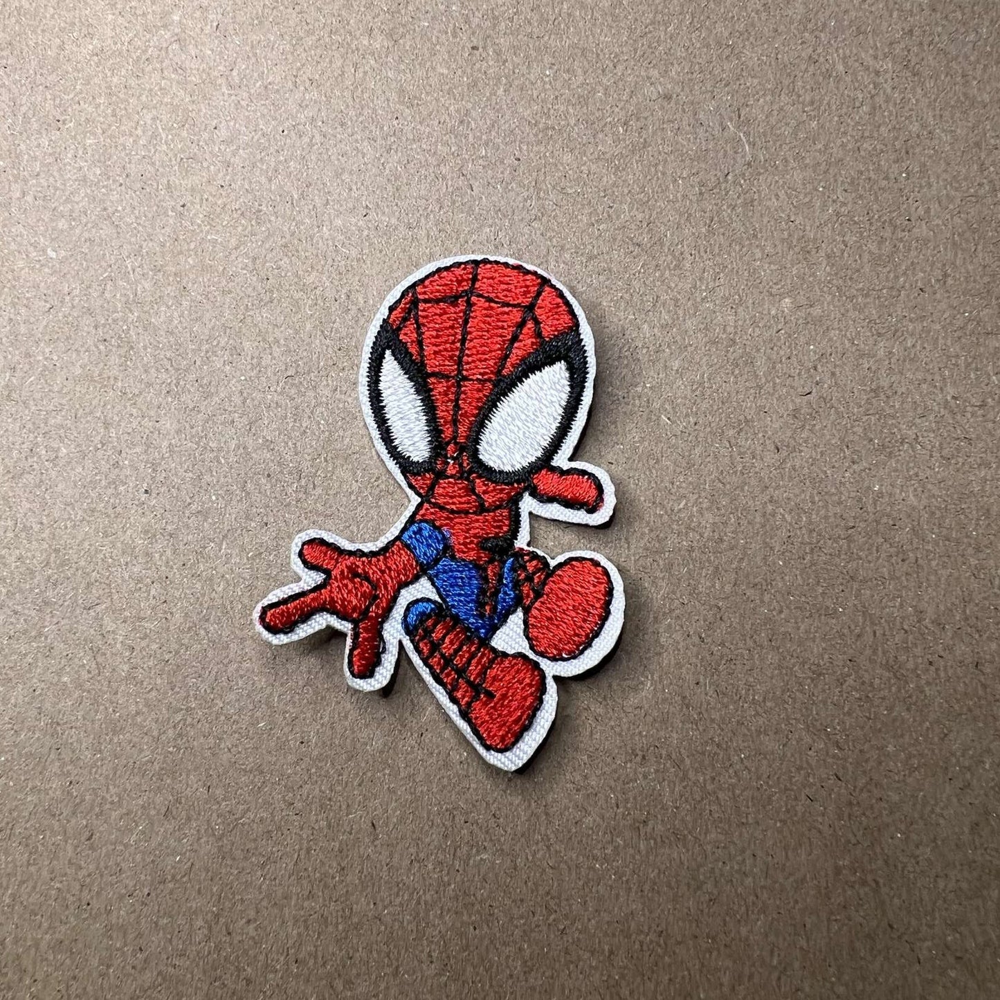 Brodert strykemerke av superhelten Spiderman