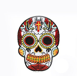 Brodert strykemerke av fargerik hodeskalle