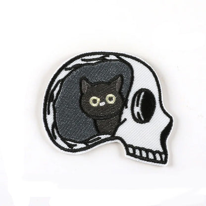 Brodert strykemerke av katt i en hodeskalle