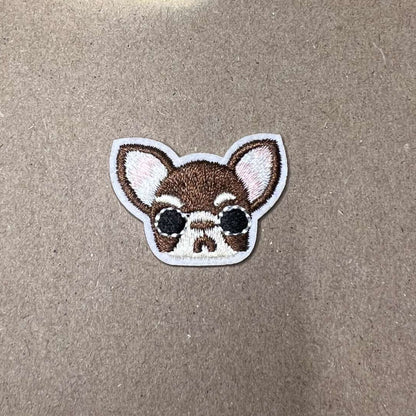 Brodert strykemerke av hundefjes