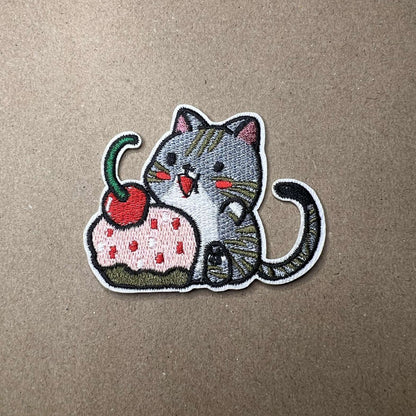 Brodert strykemerke av katt med muffins