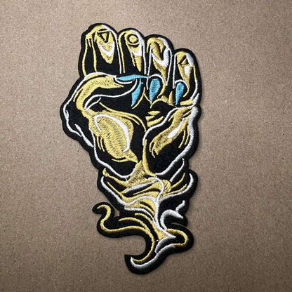 Brodert strykemerke av monsterhånd