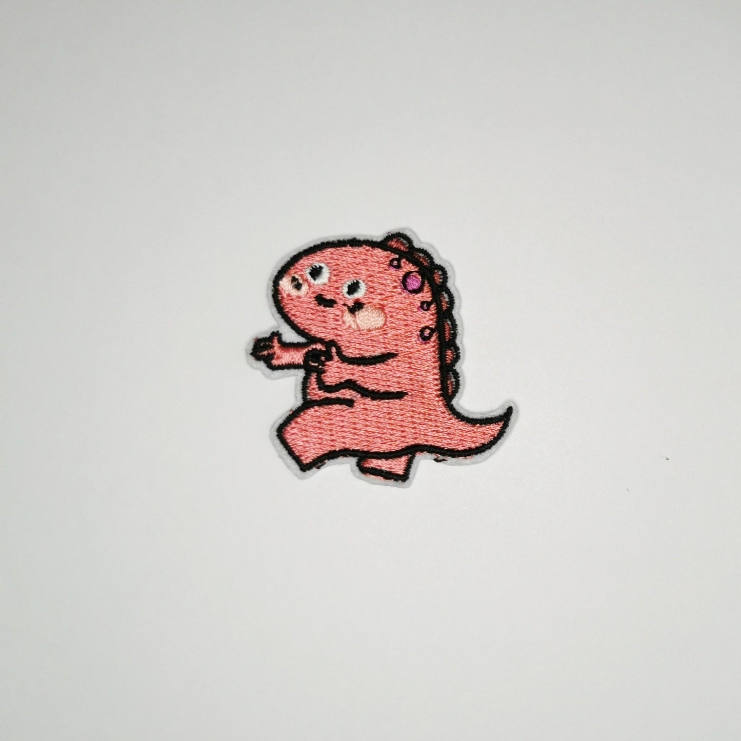 Strykelapp med motiv av Pekende Dino