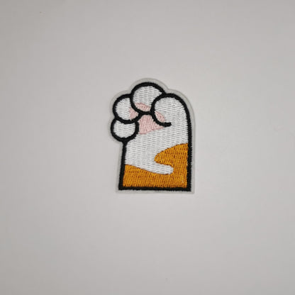 Brodert strykemerke av kattepote, hvit og brun