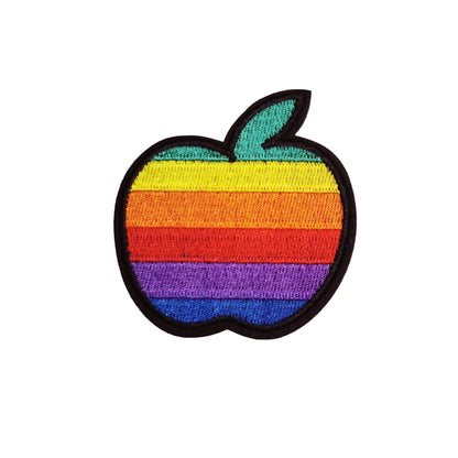 Brodert strykemerke av et eple i Pride-farger