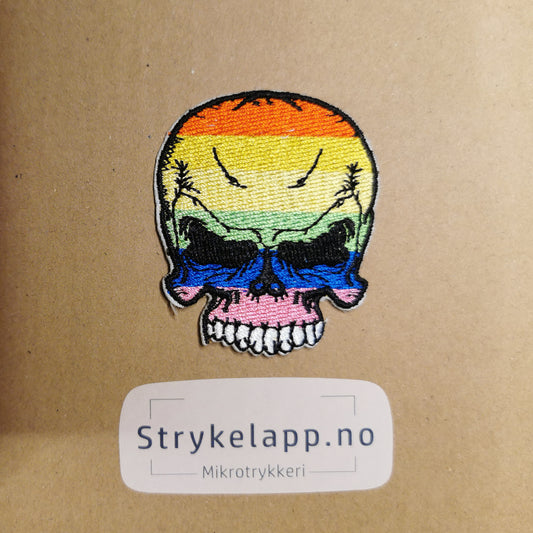 Brodert strykemerke av hodeskalle i regnbuefarger