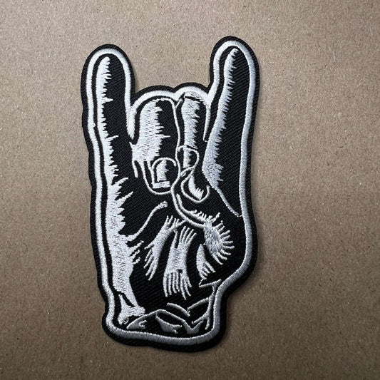 Brodert strykemerke av rock-hånd