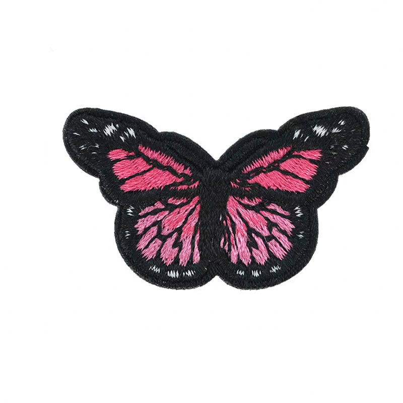 Brodert strykemerke, rosa og hvit sommerfugl
