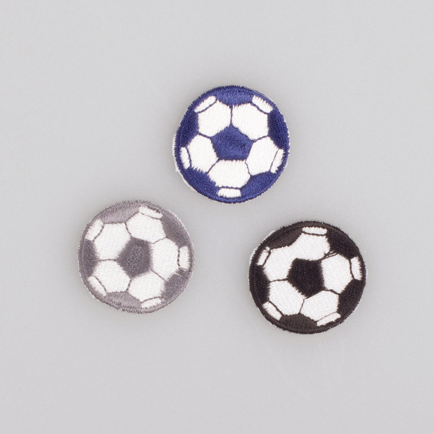 Brodert strykemerke 3 fotballer i forskjellig farge