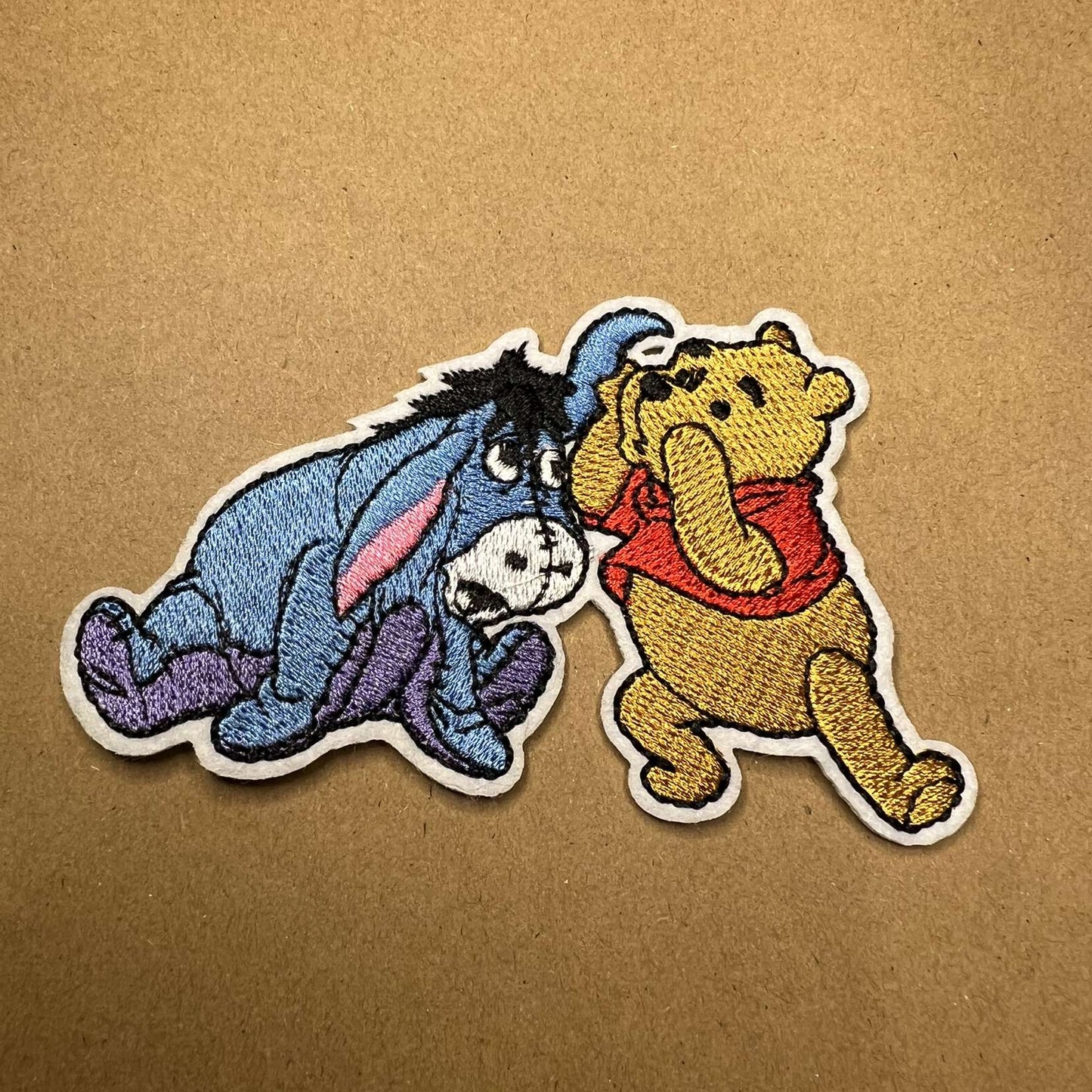 Brodert strykemerke av Ole Brum og Tussi