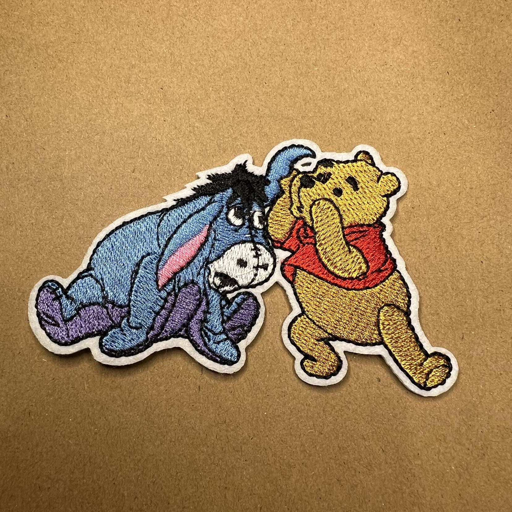 Brodert strykemerke av Ole Brum og Tussi