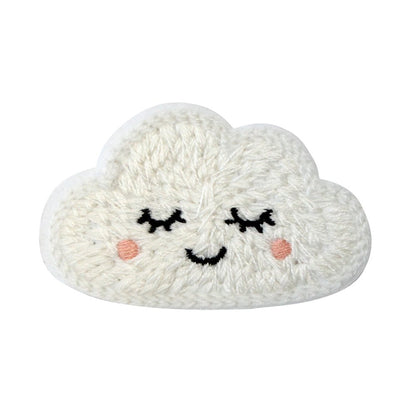 Brodert strykemerke av hvit smilende sky